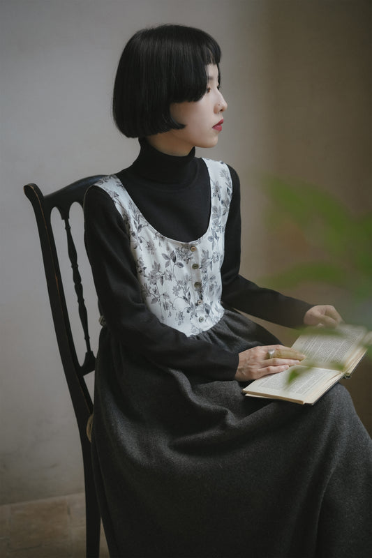 花柄ジャンパースカート•9876250875 / 黒いニットワンピース•9843200905