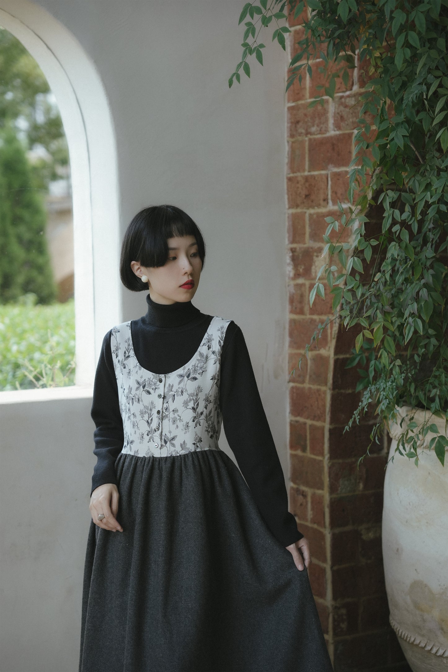 花柄ジャンパースカート•9876250875 / 黒いニットワンピース•9843200905