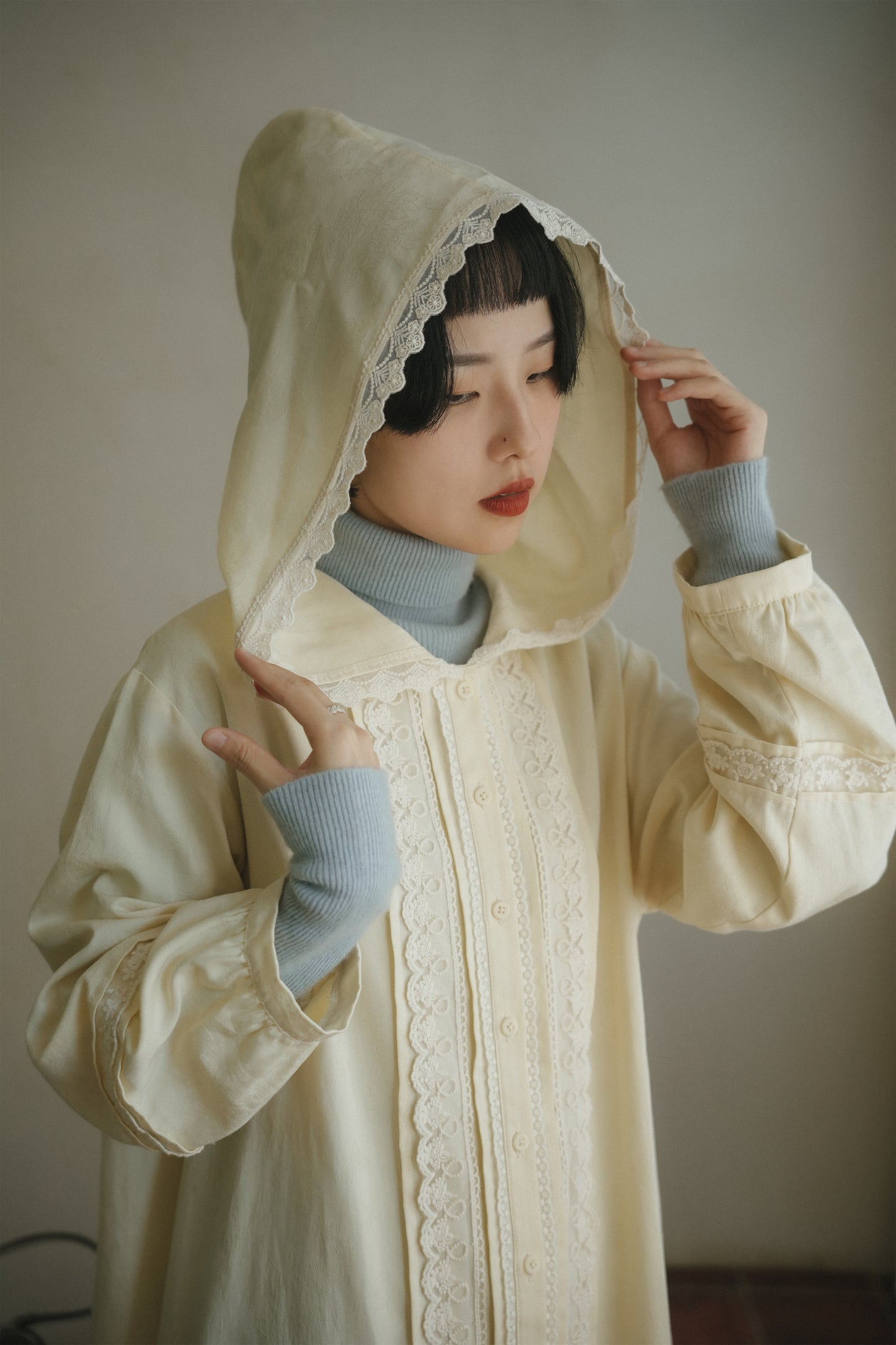 イエローワンピース•9856250802/ブルーウールニット·7288250566