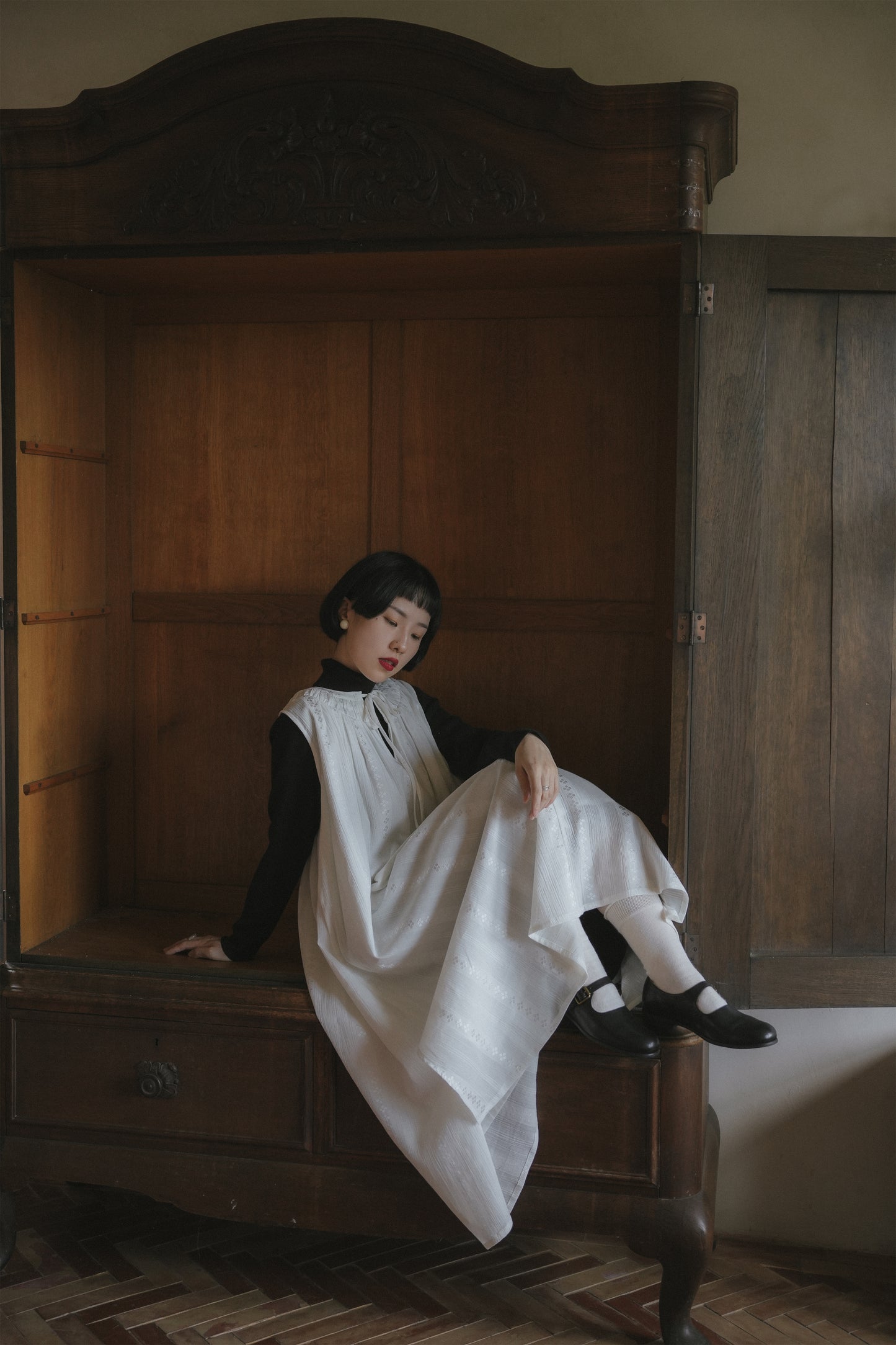 ノースリーブワンピース•6176250112／黒いニットワンピース•9843200905(3月下旬発送予定)