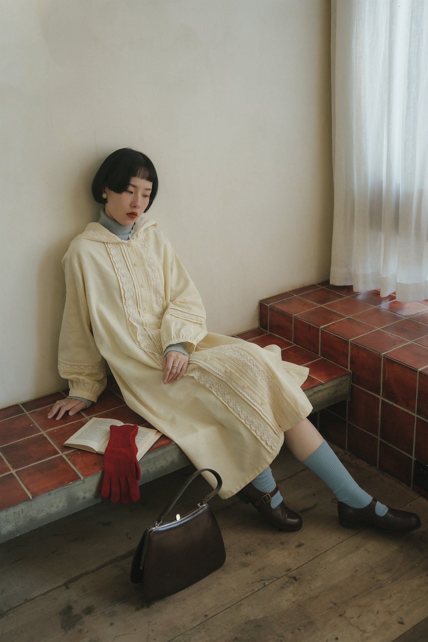 イエローワンピース•9856250802/ブルーウールニット·7288250566