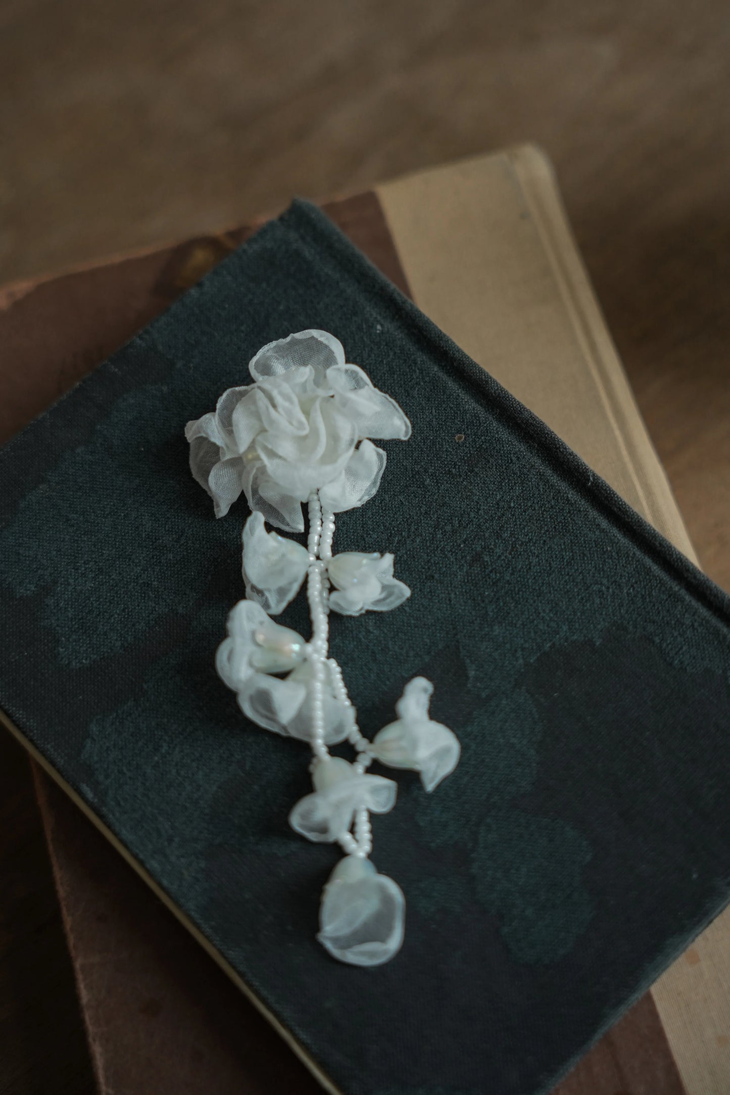 白い花ブローチ•SP19