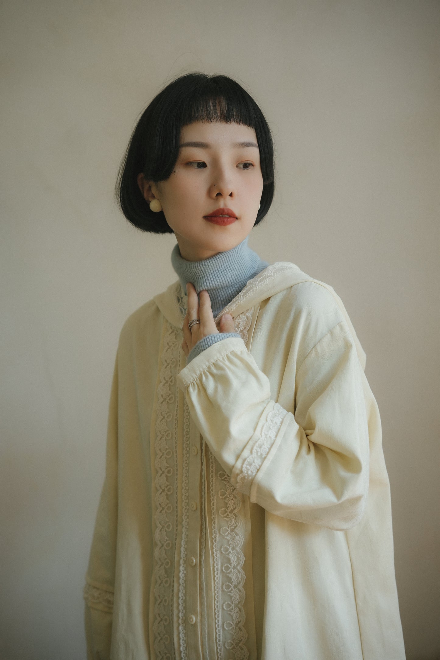 イエローワンピース•9856250802/ブルーウールニット·7288250566