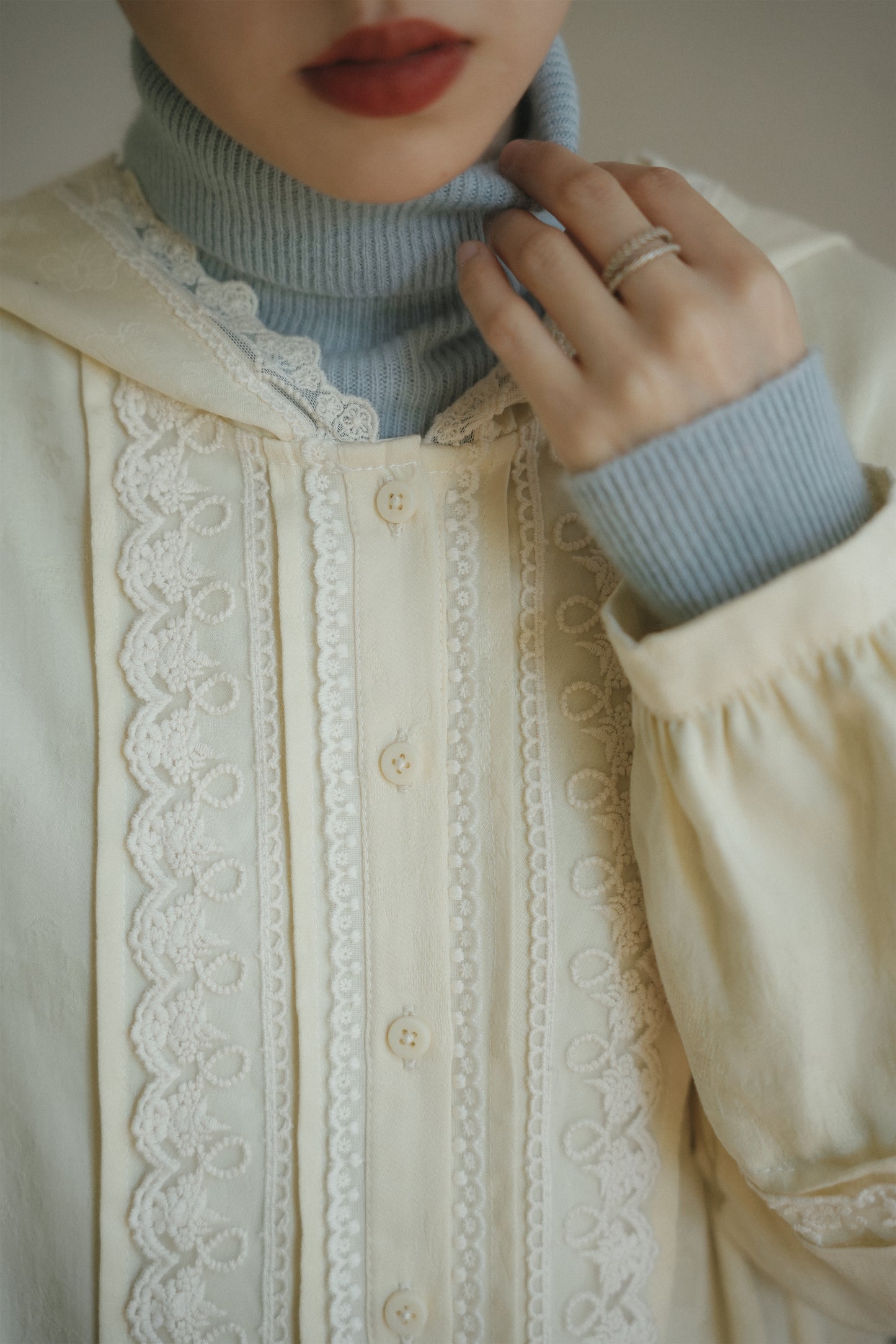 イエローワンピース•9856250802/ブルーウールニット·7288250566