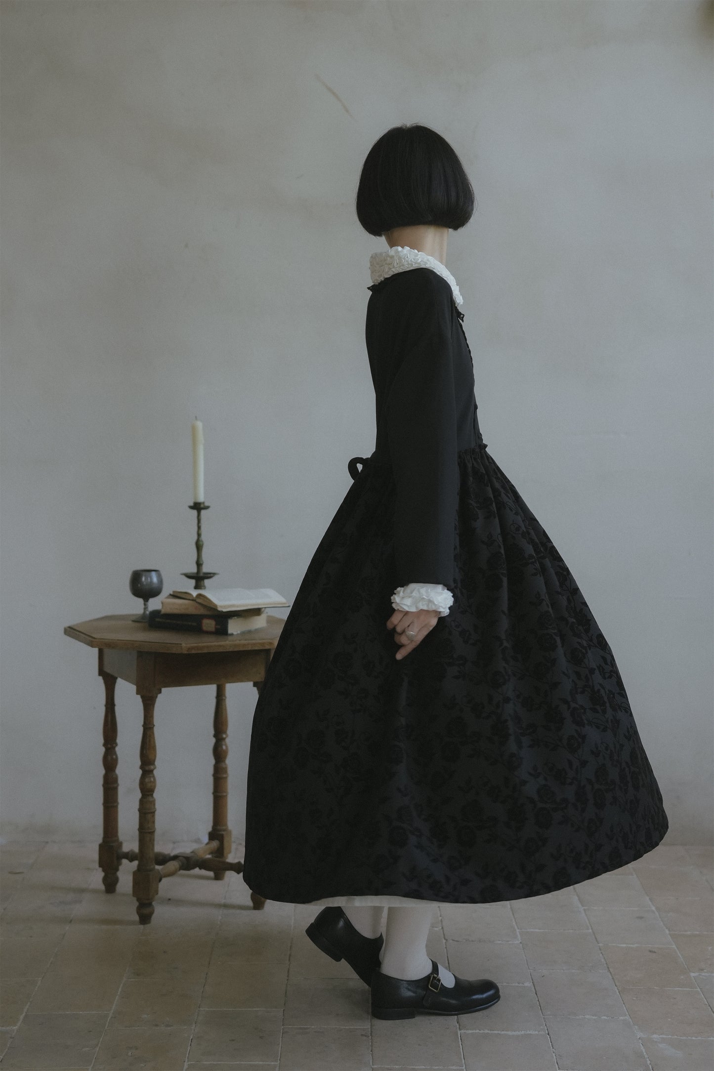 黒いワンピース•9836250803/白いワンピース•9833250807(4月上旬発送予定)